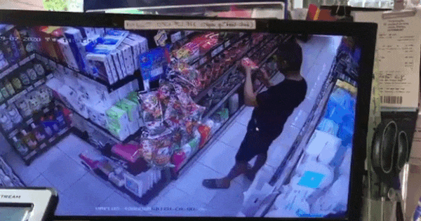 Một người đàn ông vào siêu thị ở Đà Nẵng bôi nước bọt vào nhiều gói thực phẩm khô