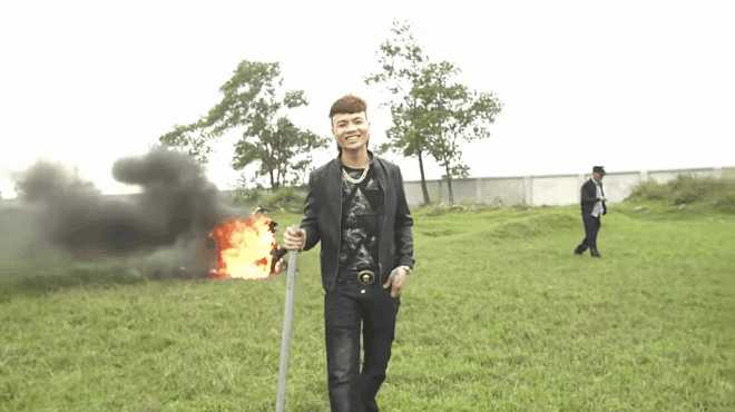 CĐM phẫn nộ với hành động đốt xe máy xịn quay clip của Khá Bảnh