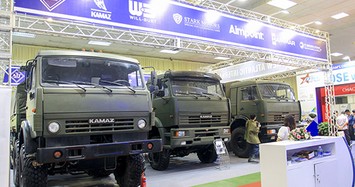 Cận cảnh bộ 3 xe tải quân sự hạng nặng ở Hà Nội