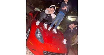 Ham hố đứng lên siêu xe Ferrari California tự sướng, 3 thanh niên 'tốn' 6000 USD