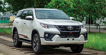 Toyota Fortuner giảm giá kịch sàn
