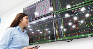 VN-Index tăng mạnh 11 điểm, 3 cổ phiếu ngân hàng 'tím ngắt'
