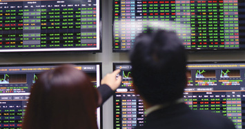 Nhóm cổ phiếu trụ tăng mạnh, VN-Index tăng gần 3 điểm phiên 4/5