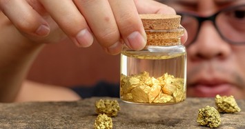 Giá vàng hôm nay lao dốc: Vàng giảm hàng chục USD