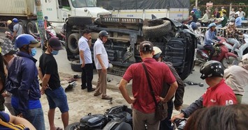 Khoảnh khắc ô tô tông trực diện khiến thiếu tá CSGT và 2 người dân tử vong