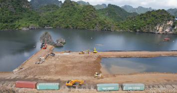 Chủ dự án quây núi làm hòn non bộ ở vịnh Hạ Long bị phạt 125 triệu đồng