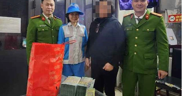 Người đàn ông ở Hà Nội vứt chiếc túi chứa gần 1,2 tỉ đồng vào thùng rác 