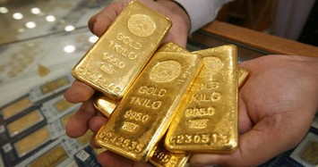 Giá vàng tiếp tục tăng, đồng USD suy yếu