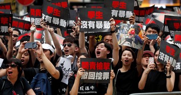 Bất chấp thông báo hoãn dự luật, Hong Kong tiếp tục biểu tình rầm rộ 