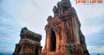 Cận cảnh tháp Bánh Ít nghìn tuổi nghi bị xâm hại ở Bình Định