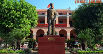 Thăm Bảo tàng Hồ Chí Minh ngày sinh nhật Bác Hồ