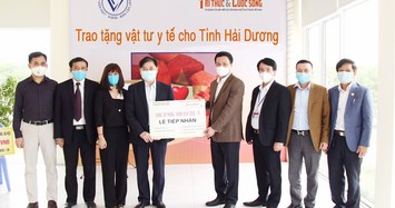 COVID-19: Chủ tịch VUSTA Phan Xuân Dũng trao tặng vật tư y tế cho tỉnh Hải Dương