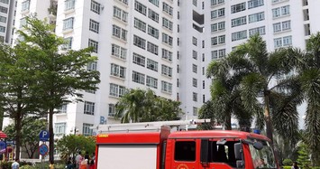 Hàng trăm cư dân thoát khỏi chung cư Hoàng Anh Gia Lai Goldhouse bốc cháy giữa trưa.