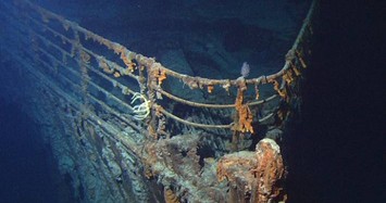 Xác tàu Titanic dưới đáy biển bị tàu ngầm đâm trúng