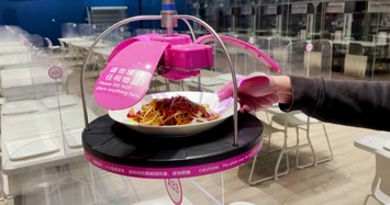 Video: Robot phục vụ bữa ăn ở Olympic Bắc Kinh 2022 