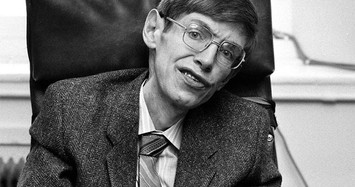Video: Bí ẩn chiếc bảng đen đầy nét vẽ nguệch ngoạc của Stephen Hawking
