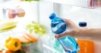 Video: Chai nhựa đựng nước trong tủ lạnh sinh ra chất dioxin gây ung thư?