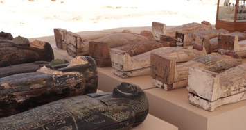 Video: Phát hiện kho tàng hàng trăm quan tài chứa xác ướp Ai Cập 2.500 tuổi