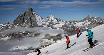 Video: Băng trên dãy Alps tan nhanh làm thay đổi cả đường biên giới