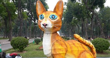 Xuất hiện linh vật mèo khác thường ở Hà Nội