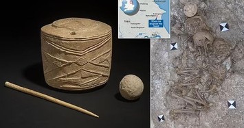 Cảnh tượng xúc động bên trong ngôi mộ 5.000 năm tuổi ở Anh