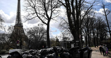 Sốc với cảnh rác thải chất đống tại kinh đô ánh sáng Paris
