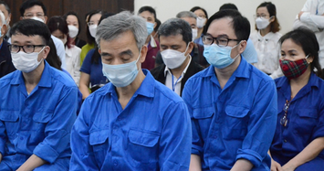Cựu giám đốc Bệnh viện Tim Hà Nội Nguyễn Quang Tuấn ra tòa 