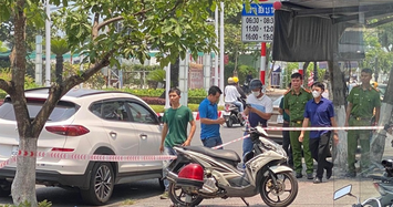 Clip thanh niên cầm roi điện, súng đi cướp ngân hàng ở Đà Nẵng