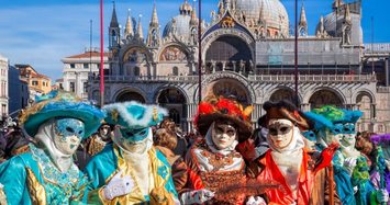 Những chiếc mặt nạ bí ẩn ở Venice thu hút du khách