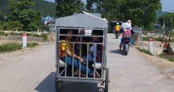 Chế xe kéo chở trẻ đi học trong thời tiết nắng nóng: Nhân văn nhưng nguy hiểm