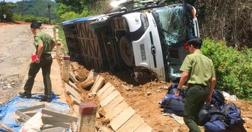 Nguyên nhân nào khiến xe chở đội bóng đá trẻ Quảng Nam bị lật? 