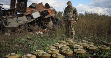 Cận cảnh Quân đội Ukraine 'dọn dẹp' các bãi mìn của Nga