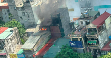 Nhà 3 tầng bốc cháy kinh hoàng kèm nhiều tiếng nổ lớn