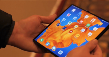 Video: Ngắm smartphone màn hình gập Mate Xs 2.700 đôla của Huawei