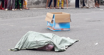  Người phụ nữ đi xe máy đánh rơi bao tải chứa thi thể trẻ sơ sinh trên đường