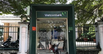 Cô gái 18 tuổi rút tiền ở trụ ATM Vietcombank bị cướp kề dao vào bụng