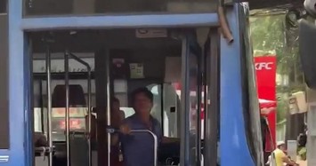 Sa thải tài xế xe buýt phun nước bọt vào người đi đường