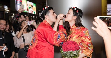 Đông Nhi - Ông Cao Thắng tổ chức lễ cưới ngay tại sân bay, uống rượu giao môi 