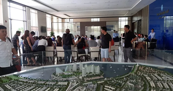 Hàng trăm khách hàng tập trung đòi giao nhà tại dự án The Sunrise Bay Đà Nẵng