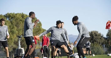 Cận cảnh Văn Hậu hăng say tập luyện với đồng đội tại Tây Ban Nha