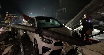 Những chiếc ô tô bị đè bẹp trong cơn mưa đá kinh hoàng ở Yên Bái 