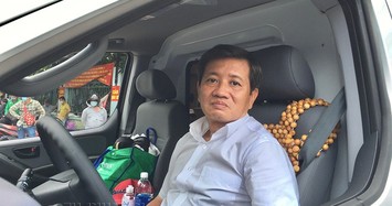 Ông Đoàn Ngọc Hải tự lái xe cứu thương chở bệnh nhân nghèo về quê miễn phí