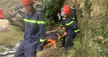 Hiện trường vụ xe chở dưa hấu lật úp vào vách núi khiến 4 người chết 