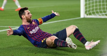 Nhìn lại siêu phẩm đá phá của Messi trên khán đài 