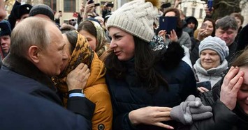 Danh tính cô gái Nga xinh đẹp vừa cầu hôn Tổng thống Putin