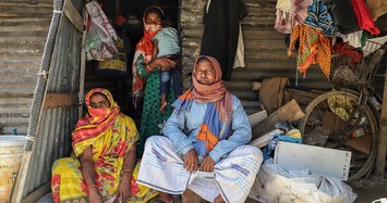 Cuộc sống khốn khổ trong khu ổ chuột ở thủ đô Ấn Độ mùa COVID-19