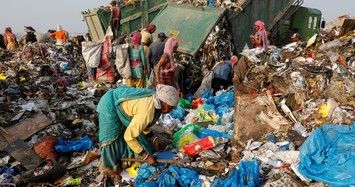 Nguy cơ lây nhiễm Covid-19 của dân nghèo mưu sinh ở bãi rác 