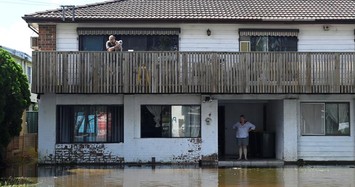 Người dân Australia dọn dẹp sau trận lụt lịch sử