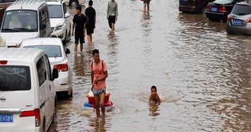 Loạt ảnh mới nhất về trận mưa lũ kinh hoàng ở Trung Quốc
