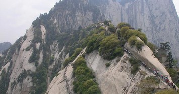 Khám phá con đường leo núi nguy hiểm nhất thế giới ở Trung Quốc